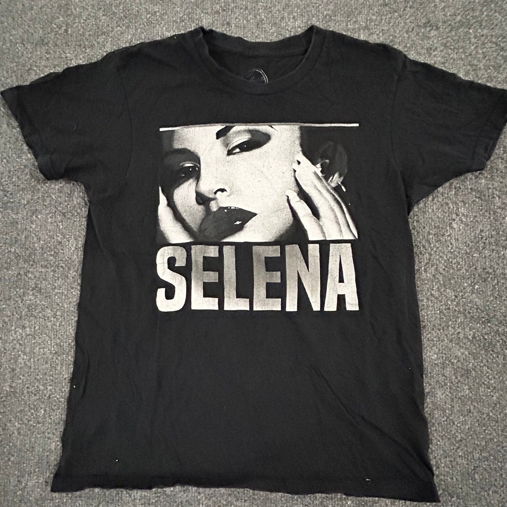 Selena T-Shirt Womens Size M Black Graphic Portrait Short Sleeve Cotton Tee